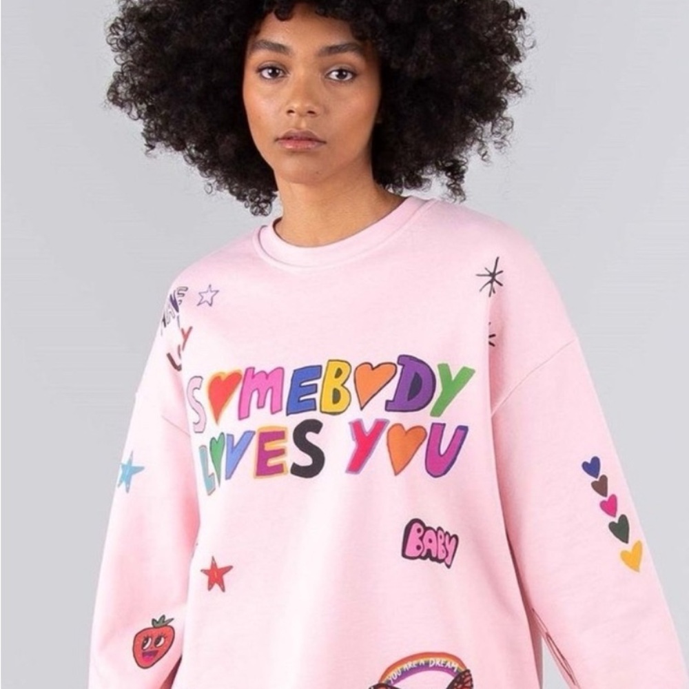 the mayfair group SOMEBODY LOVES YOU crewneck PINK